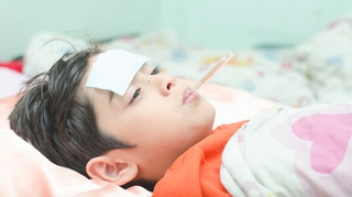 Mon enfant a de la fièvre, comment la faire baisser ?
