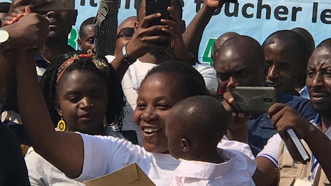 Après avoir vaincu la maladie à virus Ebola, Espérance Nabintu et son fils, Ebenezer Fataki ont quitté le CTE de Goma