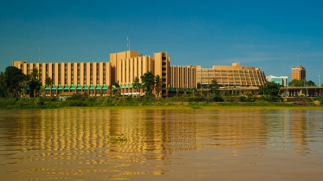 Une vue sur le fleuve du Niger et la ville de Niamey
