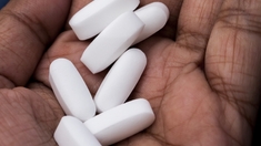 En Guinée, la difficile lutte contre les médicaments de la rue