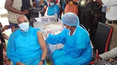 Un réseau de trafic de fausses cartes de vaccination contre le Covid-19 démantelé au Cameroun