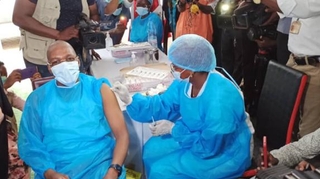 Un réseau de trafic de fausses cartes de vaccination contre le Covid-19 démantelé au Cameroun