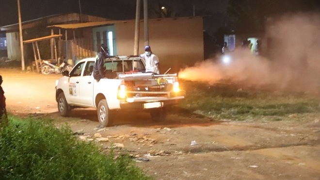Une campagne de démoustication à Odienné, en Côte d'Ivoire