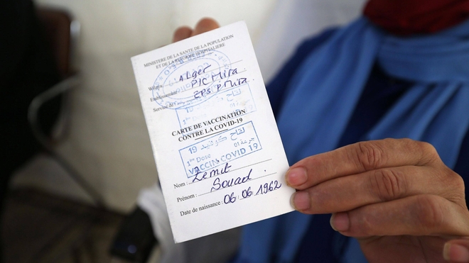 La carte de vaccination d'un Algérien contre le Covid-19 