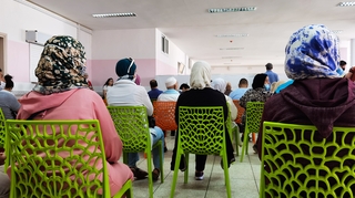 Menacés par Omicron, les Marocains se ruent sur la vaccination anti-Covid