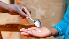 Au Sénégal, on distribue des médicaments contre les maladies tropicales négligées 