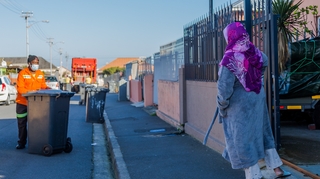 Masques anti-Covid, gants... la pollution plastique explose en Afrique