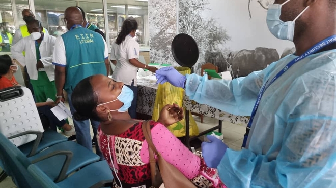 De plus en plus de tests de dépistage sont réalisés dans les aéroports camerounais 