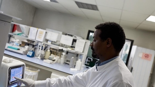Le Sénégal renforce les capacités des techniciens biomédicaux, les mécanos de l'hôpital