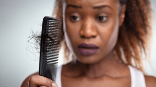 Au secours, je perds mes cheveux depuis la fin de ma grossesse ! 