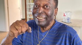 Pelé de nouveau hospitalisé pour poursuivre son traitement contre le cancer