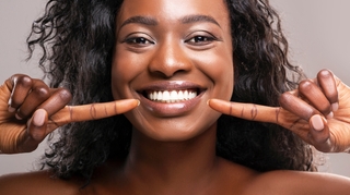 Quelles sont les astuces efficaces pour blanchir les dents ?