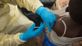 Deux morts d’Ebola en RDC et une vaccination lancée