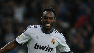 Michael Essien salue l'adoption du premier vaccin contre le paludisme 