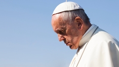 C'est quoi la gonalgie, cette douleur qui empêche le pape François d'assurer ses engagements en Afrique ?