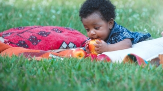 Type de nourriture, quantité, lait... tout ce qu'il faut savoir sur l'alimentation d'un bébé de 1 à 2 ans