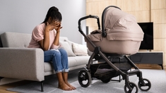 Tristesse, déprime, pensées négatives... quels sont les symptômes du baby blues et de la dépression post-partum ?