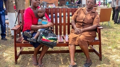 Thérapie sur banc public, ce remède de grand-mère qui s'exporte du Zimbabwe au Mondial