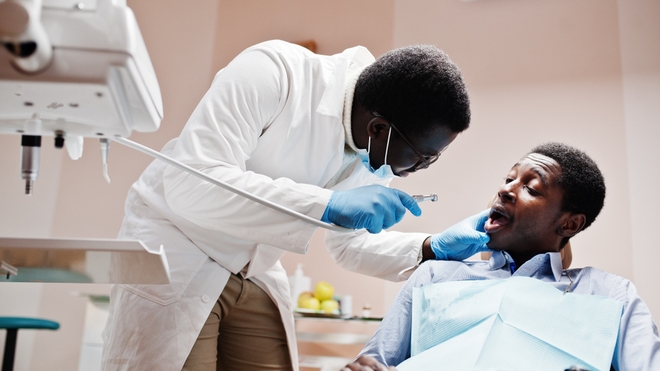 Le mercure dentaire serait un "poison" dans la bouche de millions d'Africains 