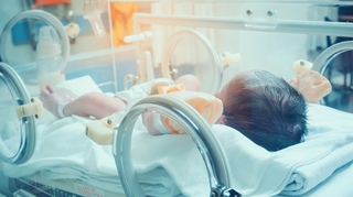Tous les bébés prématurés vont-ils en couveuse ?