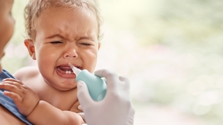 Mon bébé a des glaires, que faire ?