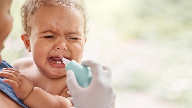 Les bébés peuvent avoir des difficultés à s'alimenter lorsqu'ils sont encombrés