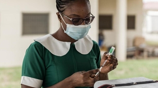 Covid-19 : vers une baisse (enfin) durable des contaminations en Afrique ?