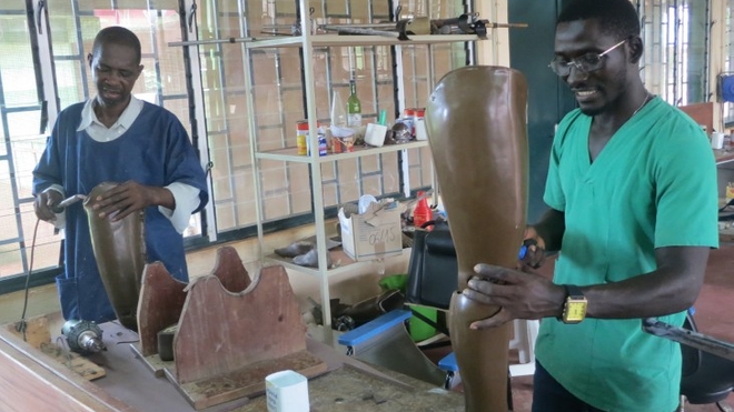 Fabrication de prothèses orthopédiques au Centre de réhabilitation moteur de Bissau