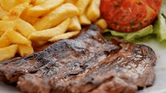 Peut-on manger de la viande le soir ?