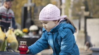 Enfant orphelin : se reconstruire grâce aux associations