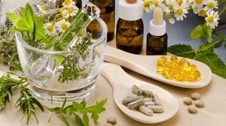 Tisane, gélule, huile essentielle... sous quelle forme utiliser les plantes ?