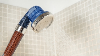 Faut-il utiliser un pommeau de douche anti-calcaire ?