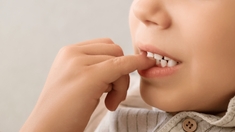 Se ronger les ongles : quels risques pour les dents ?