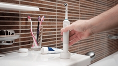 Comment bien choisir sa brosse à dents électrique ?