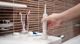 Comment bien choisir sa brosse à dents électrique ?