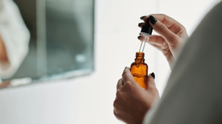 Le rétinol est-il un produit anti-âge efficace ?