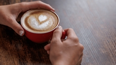 Boire du café à jeun : une bonne idée ?