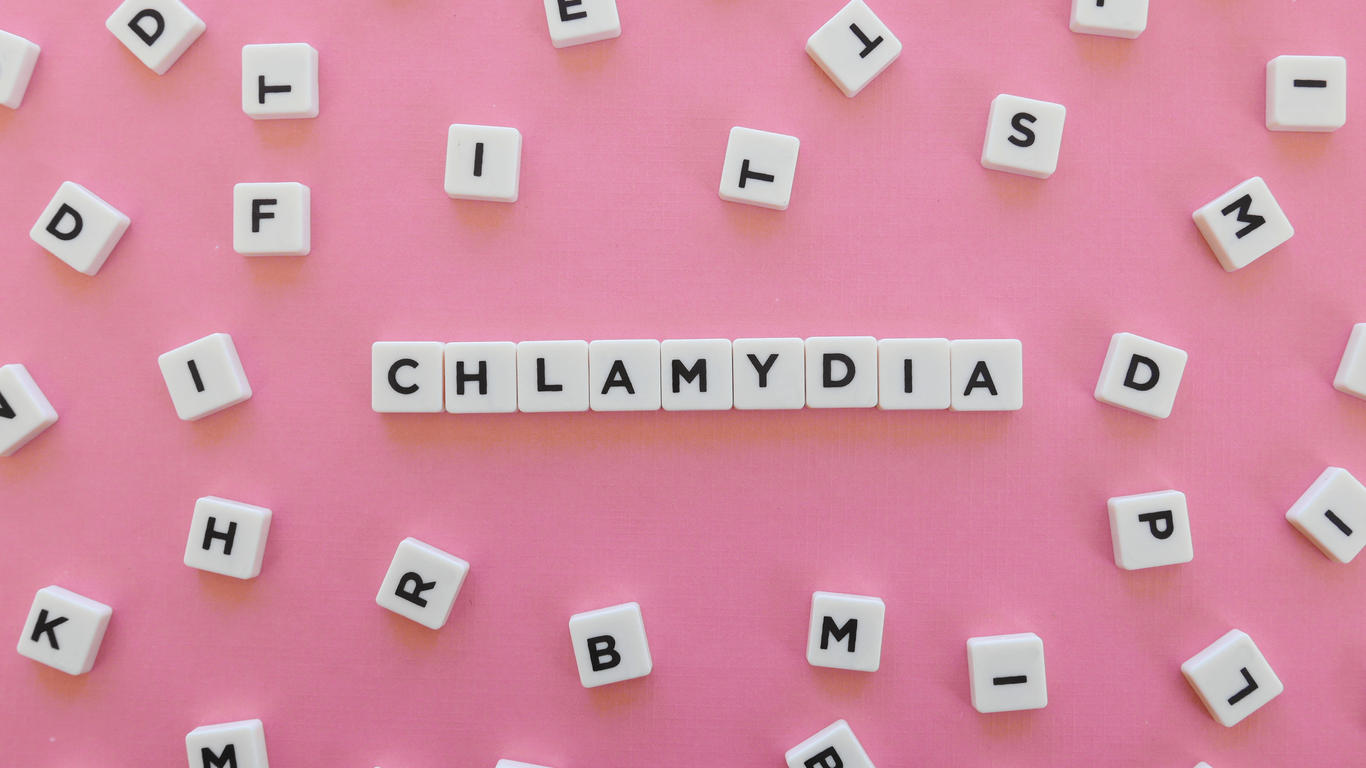 Quels sont les symptômes d'un Chlamydia chez les hommes et chez les femmes ?