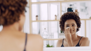 Huile, lait, savon : comment bien se démaquiller ?