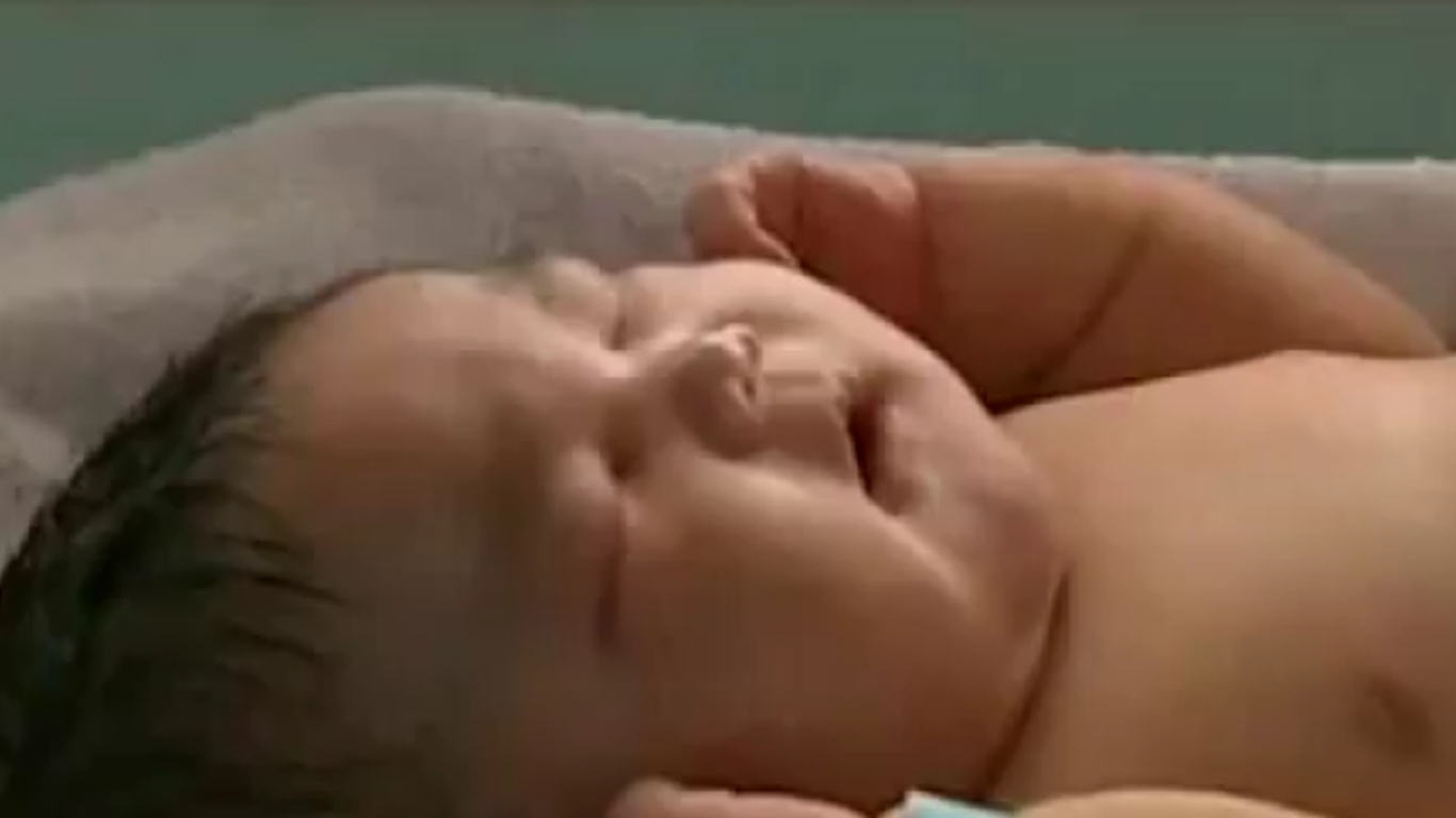 Chine Une Femme Donne Naissance A Un Bebe De 7 04 Kilos Allodocteurs
