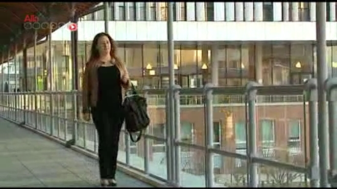 Vidéo : Une opération pour traiter l'endométriose - Reportage du 5 mars 2012.