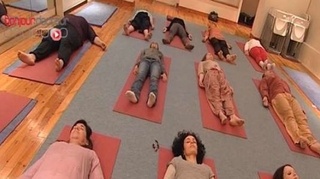 Le yoga réduit notre niveau de stress, la preuve par le sang
