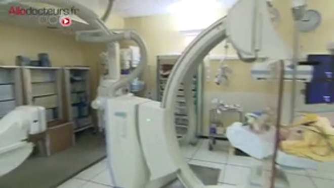 Reportage du 04 octobre 2012 - La thrombectomie mécanique consiste à retirer le caillot sanguin responsable de l'accident vasculaire cérébral (AVC)