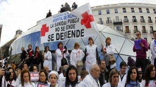 ''Marée blanche'' hier dans les rues de Madrid pour défendre la santé