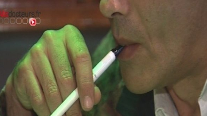 Marisol Touraine met la cigarette électronique en observation