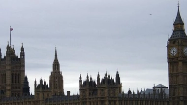 Le gouvernement britannique veut que les étrangers paient les soins médicaux