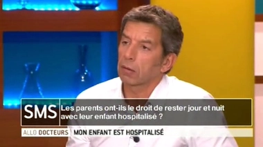 Les parents ont-ils le droit de rester jour et nuit avec leur enfant hospitalisé ?