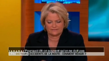 Pourquoi ne faut-il pas enlever le casque après un accident de la route ?