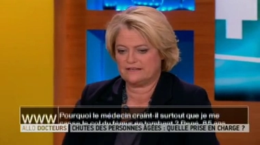 Chutes des seniors : pourquoi les médecins redoutent-ils la fracture du col du fémur ?