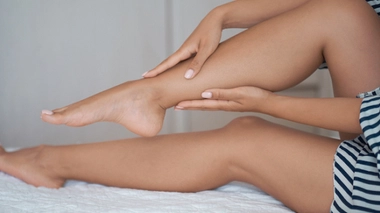 Jambes lourdes : un symptôme à ne pas prendre à la légère